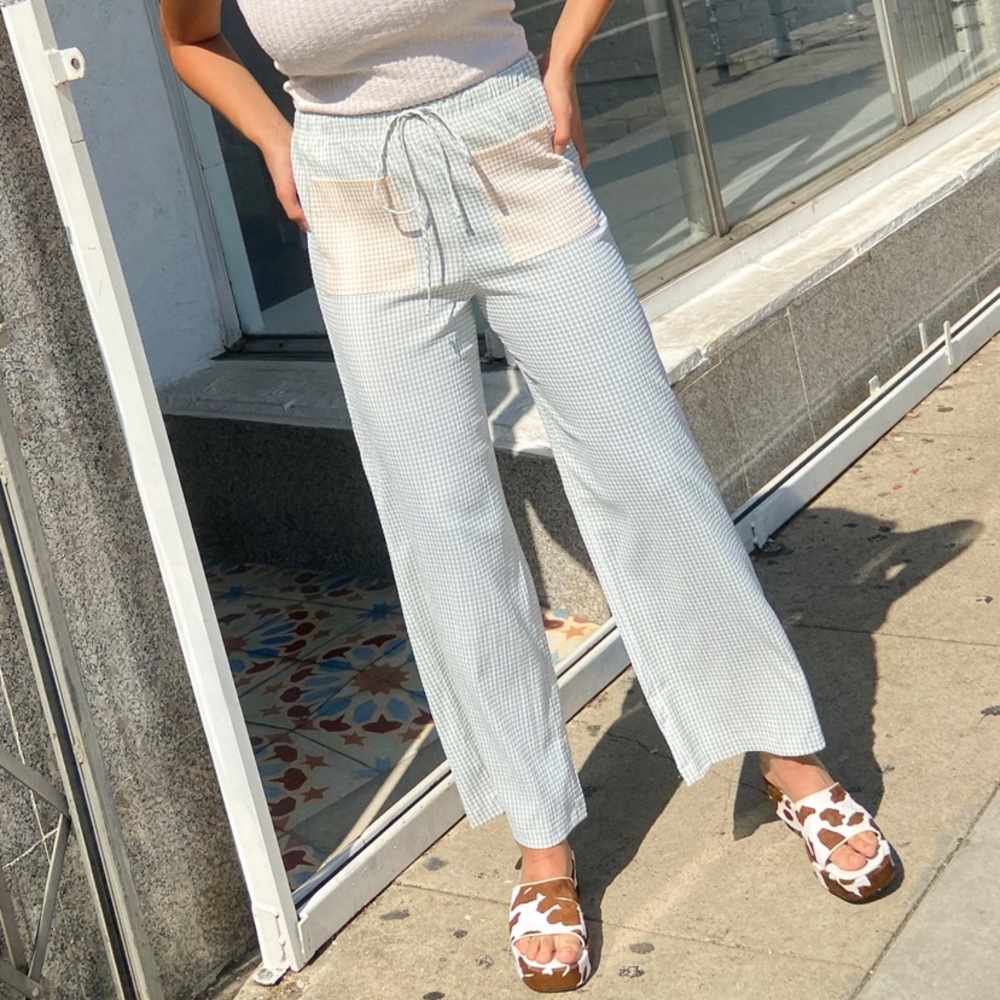 Lisa says gah Emilia pants